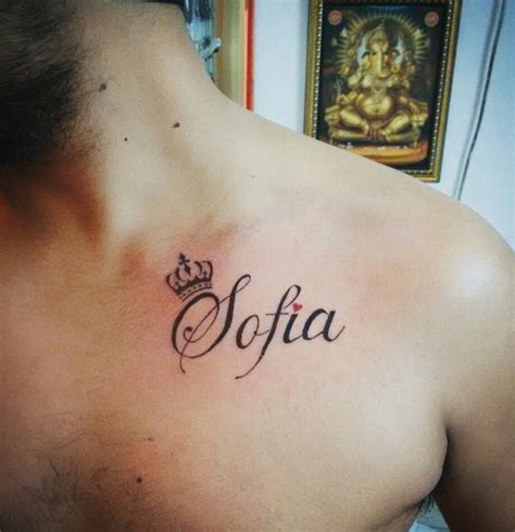 tatuajes en el pecho nombre|Tatuajes en el Pecho para Hombres: Ideas Creativas de。